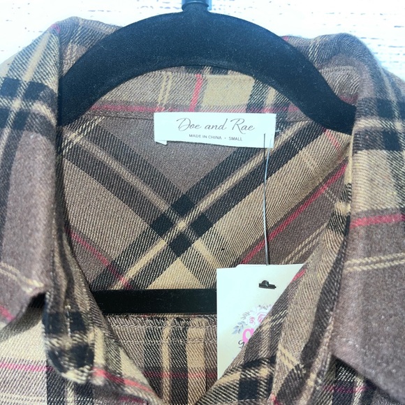 Doe & Rae Button Down Plaid Flannel Collared Shirt ๐ - Picture 6 of 7